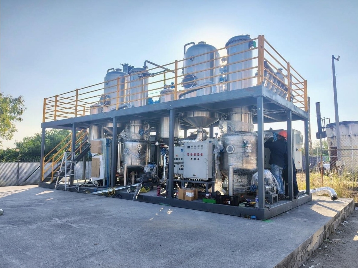 Planta de 500 barriles por día instalada en el sitio del cliente.